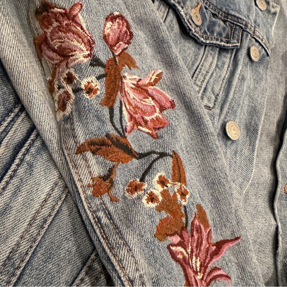 Lucky Brand Floral Embroidered Denim Jacket – Size M - Picture 4 of 4